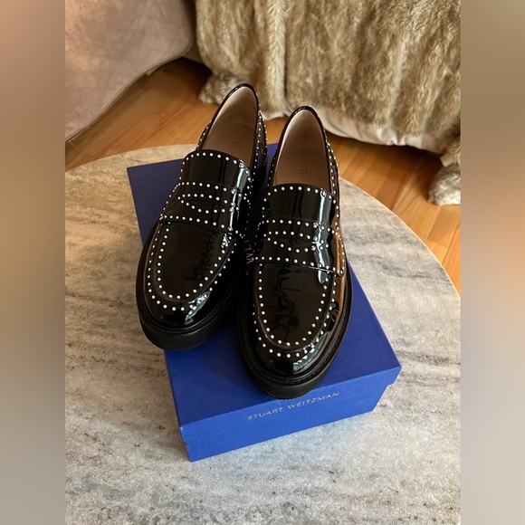 Parker Lift Mini Pearl Loafer in Black Patent
Stuart Weitzman - Picture 2 of 8